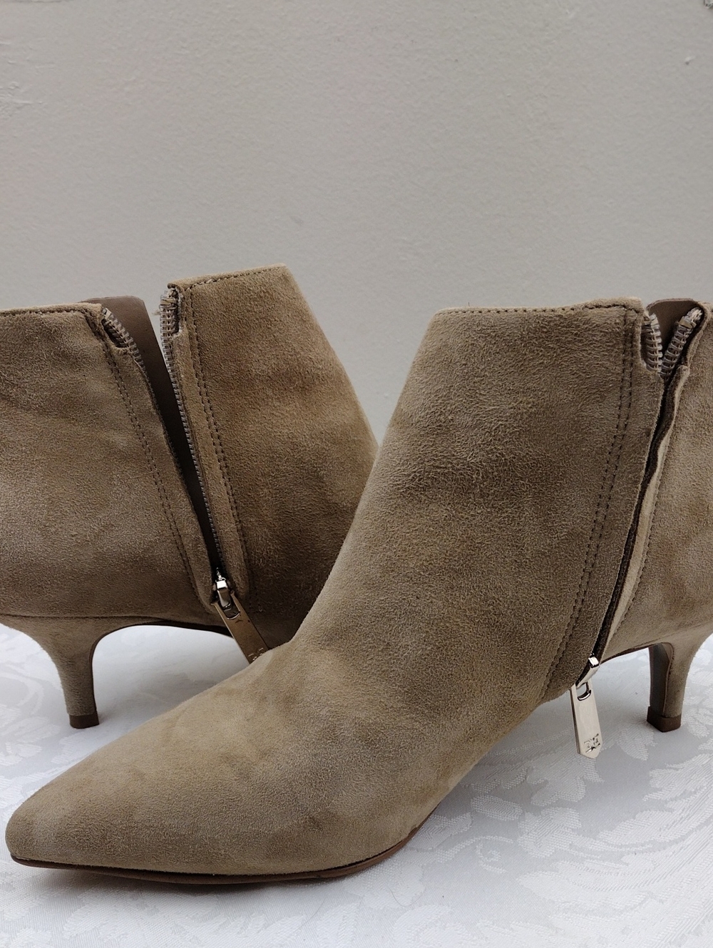 Sam Edelman Kadison Taupe Suede Leather V Cutout Point Toe Kitten Heel Bootie - Picture 5 of 16